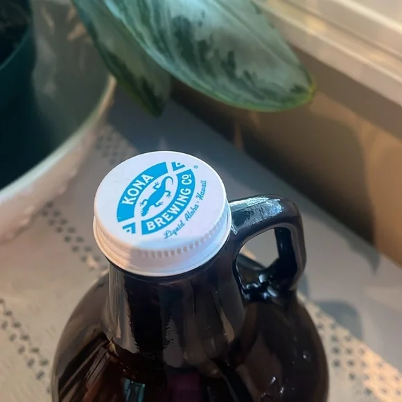 Kona Brewery Growler Jug - 64 Ounces ‼️PRICE DROP‼️ - Picture 4 of 5
